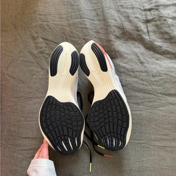 Brand new Nike ZoomX Vaporfly NEXT% 2 in White and Black - Picture 4 of 5